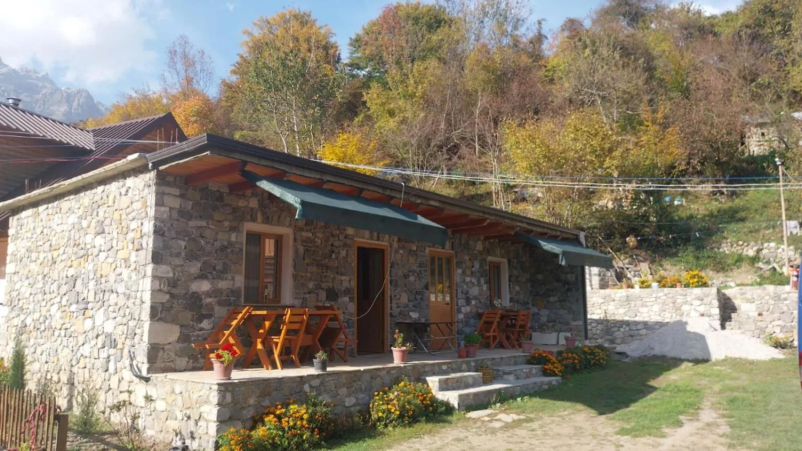 Blue Eye Theth Guest House 0*,  Albania
